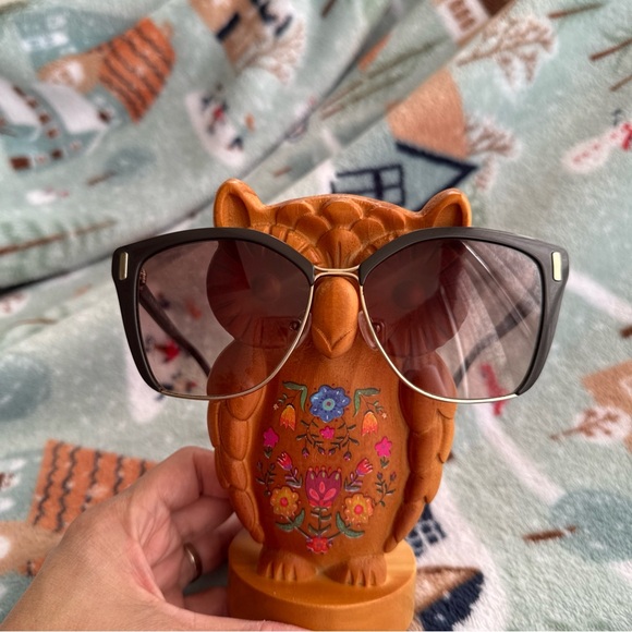 Prada sunglasses. - Picture 10 of 12